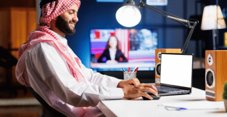 man-with-laptop-having-white-screen